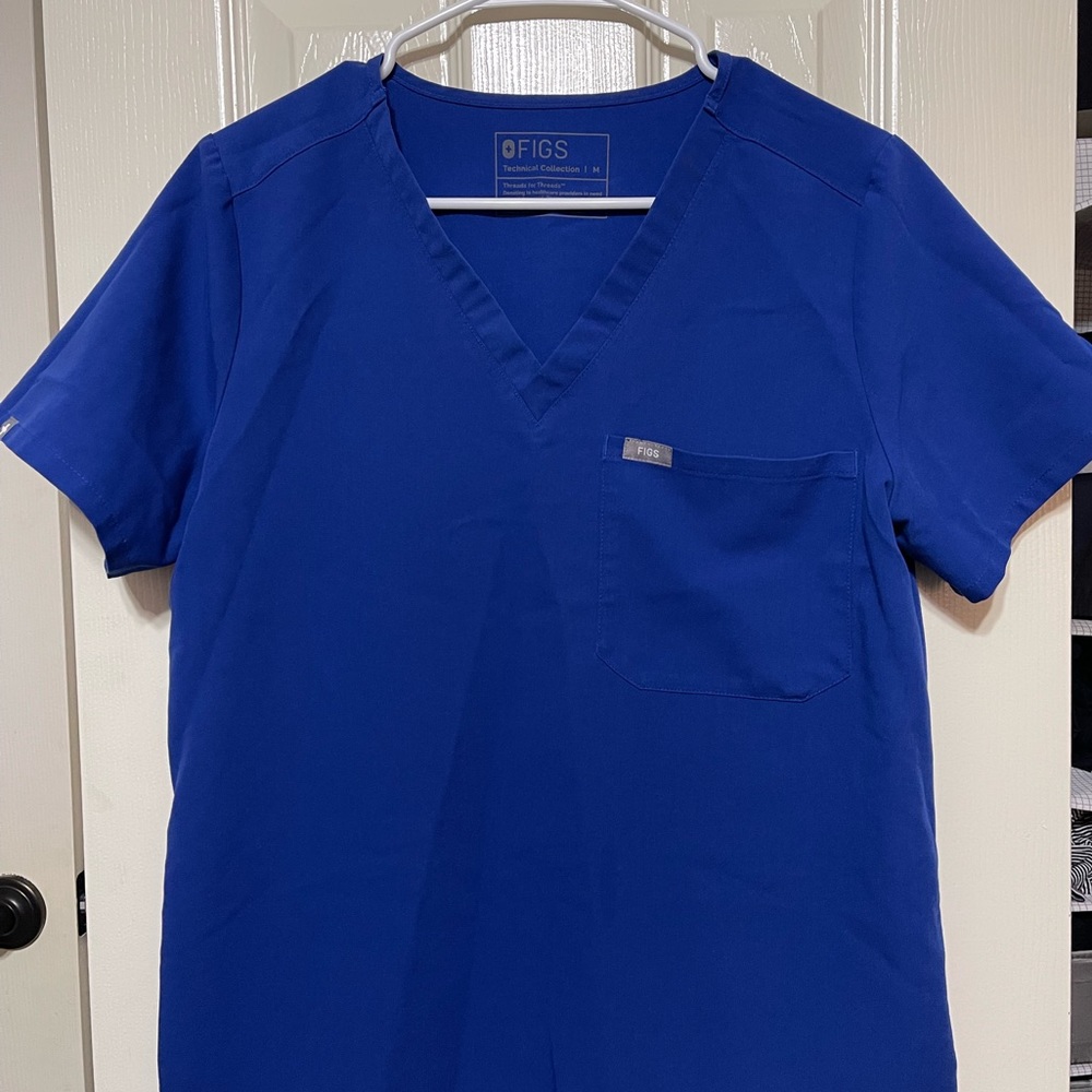 FIGS ELECTRIC BLUE CATARINA SCRUB TOP, M